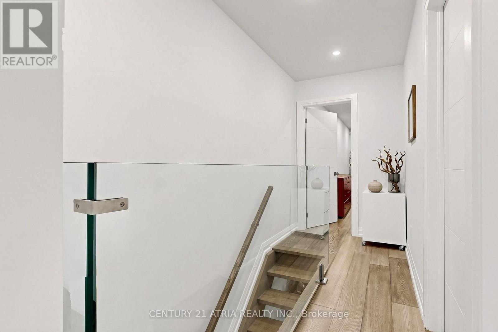 5 Bertmount Avenue, Toronto, Ontario  M4M 2X8 - Photo 20 - E13806034