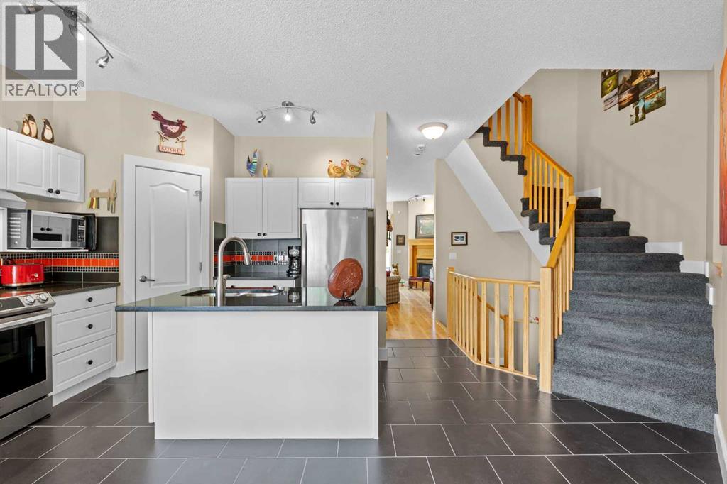 87 Hamptons Link NW photo 14