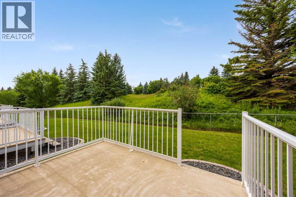 87 Hamptons Link NW photo 5