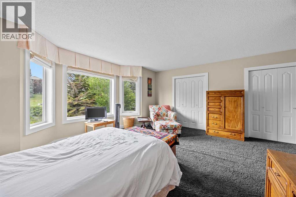 87 Hamptons Link NW photo 19