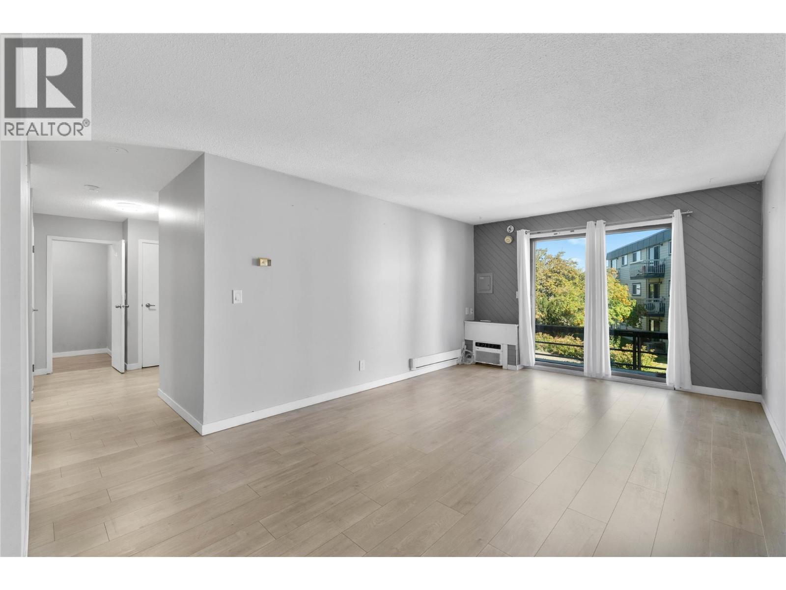 1595 Summit Drive Unit# 6, Kamloops, British Columbia  V2E 1E9 - Photo 3 - 10401335