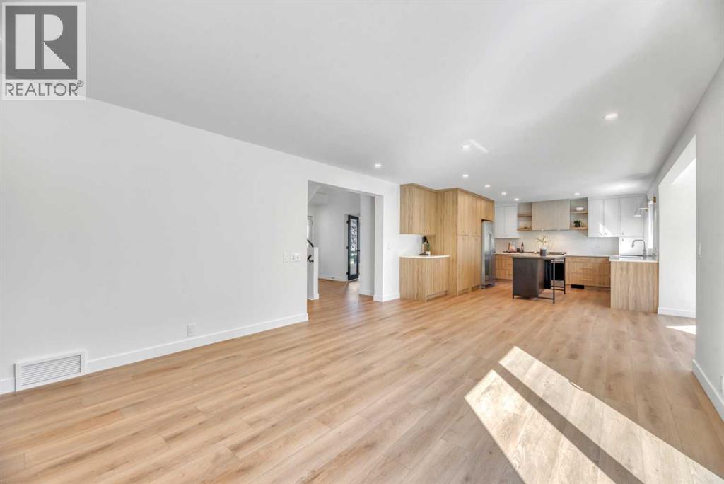 238 Hawktree Bay NW, Calgary, Alberta  T3G 2Z3 - Photo 12 - A2346500