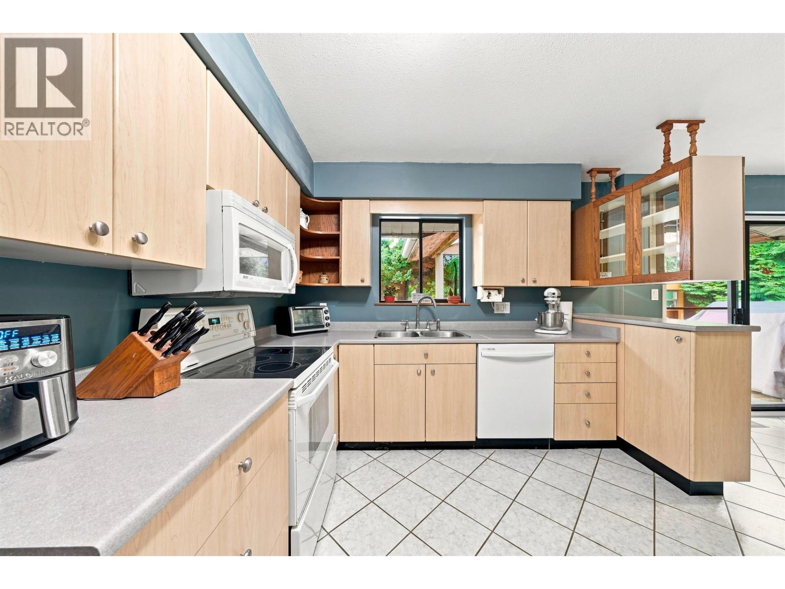 2161 Floralynn Crescent, North Vancouver, British Columbia  V7J 2W3 - Photo 10 - R3165518