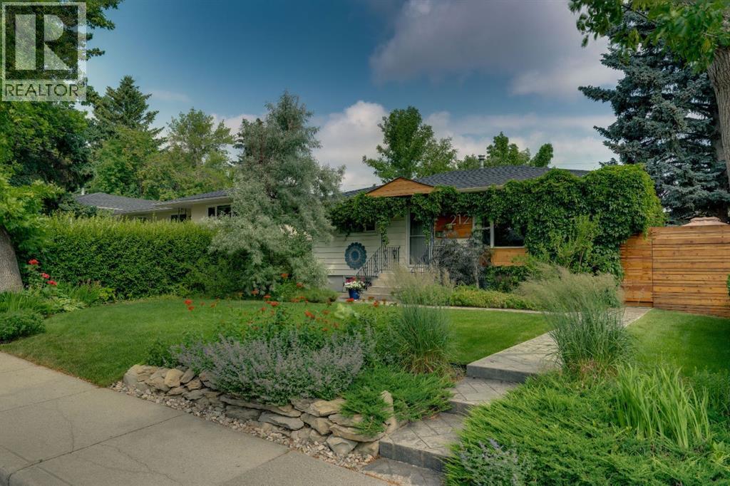 212 Blackthorn Road NW, calgary, Alberta