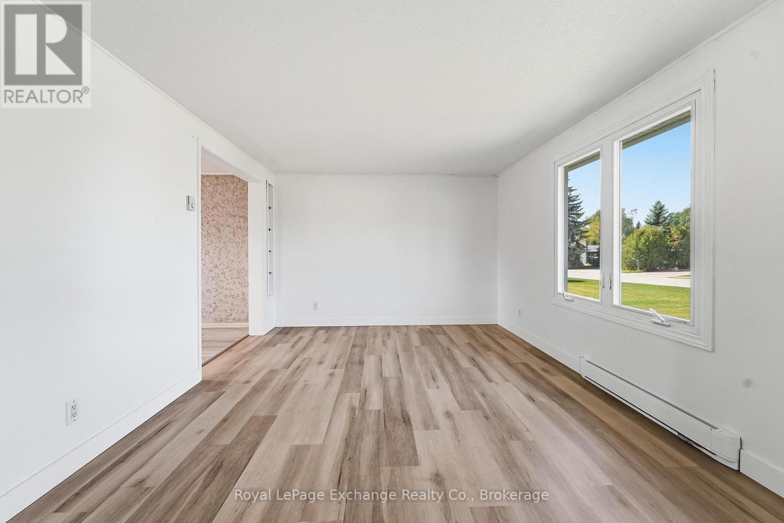 10 Inverness Street N, Kincardine, Ontario  N2Z 1J4 - Photo 3 - X13806234