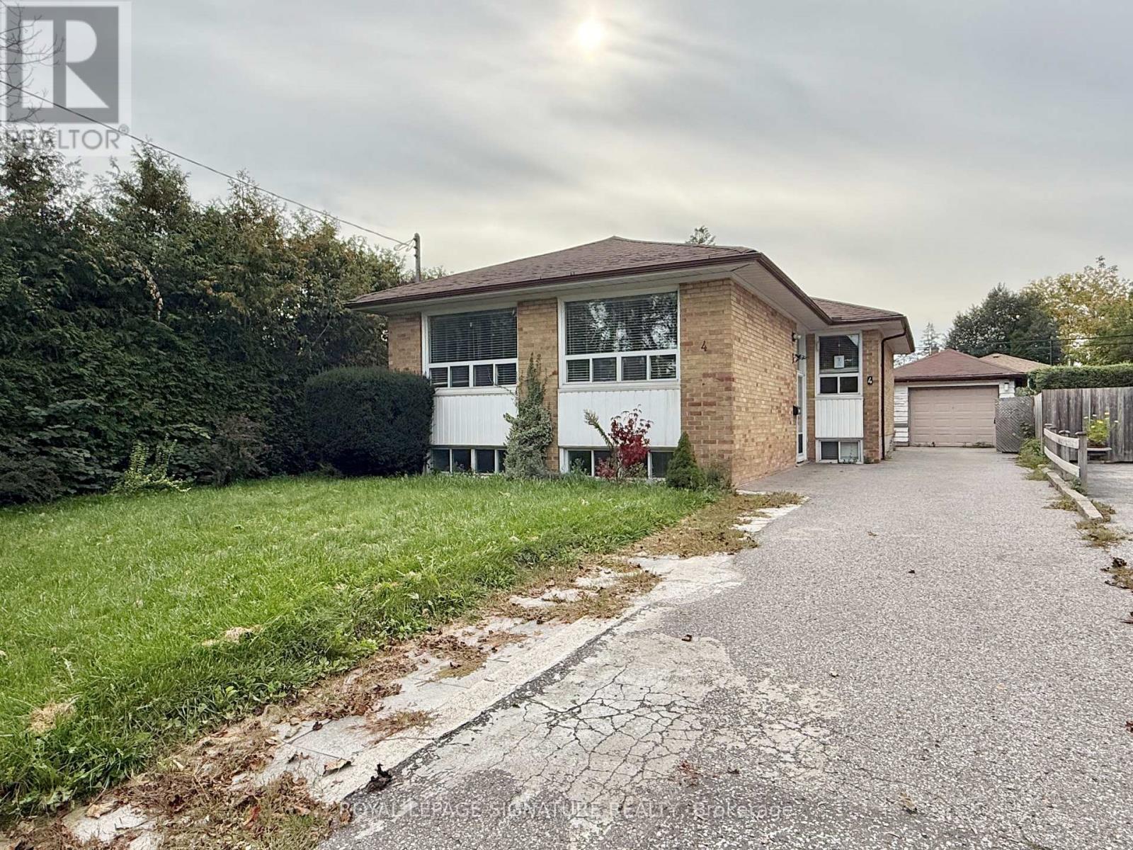 4 WANTANOPA CRESCENT, Toronto, Ontario