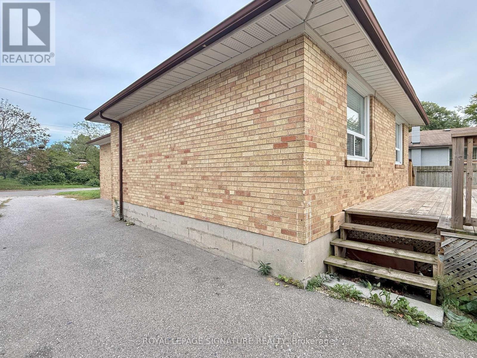 4 Wantanopa Crescent, Toronto, Ontario  M1H 2B3 - Photo 38 - E13806270