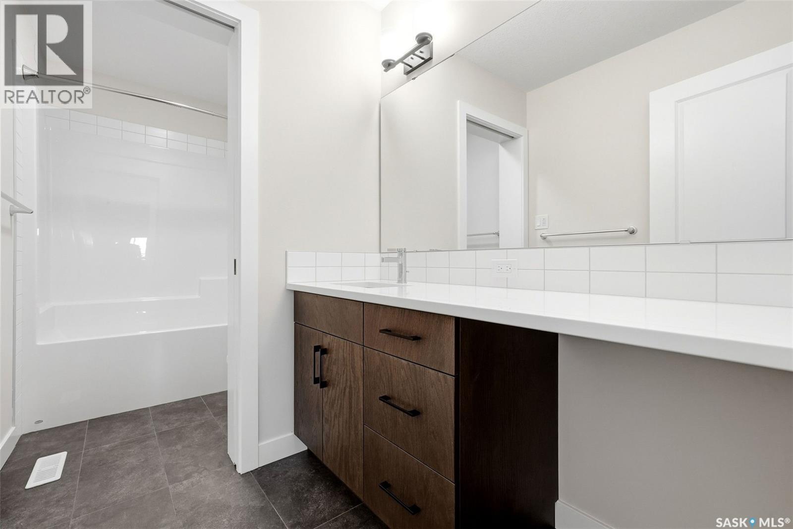 3240 Favel Drive, Regina, Saskatchewan  S4V 4B3 - Photo 27 - SK048886