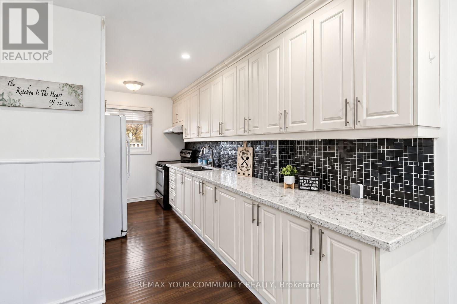11 GRANTBROOK COURT, Brampton, Ontario