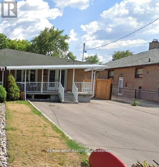 UPPER - 25 CORONADO COURT, Toronto, Ontario