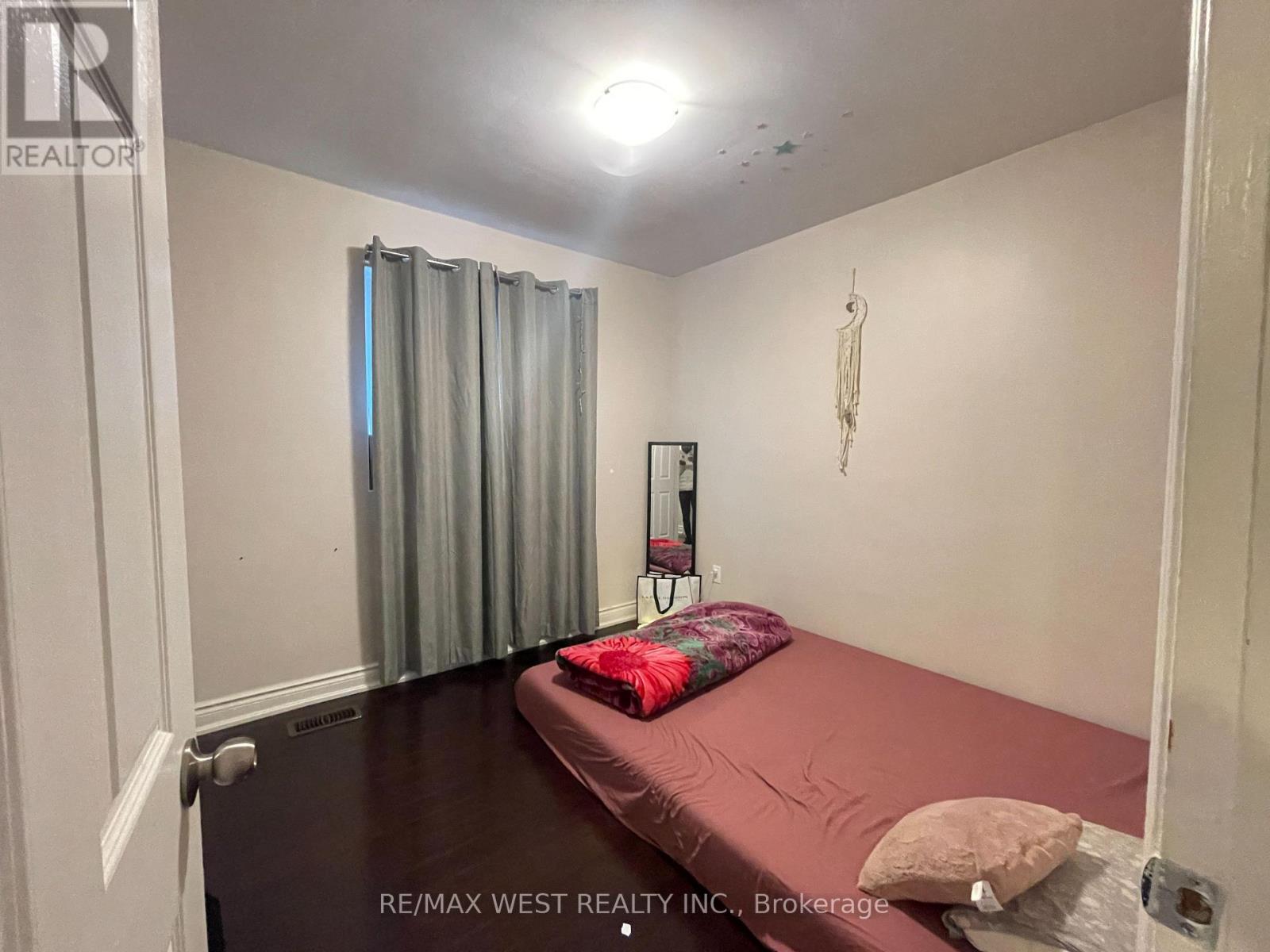 Upper - 25 Coronado Court, Toronto, Ontario  M9M 1S6 - Photo 10 - W13806198