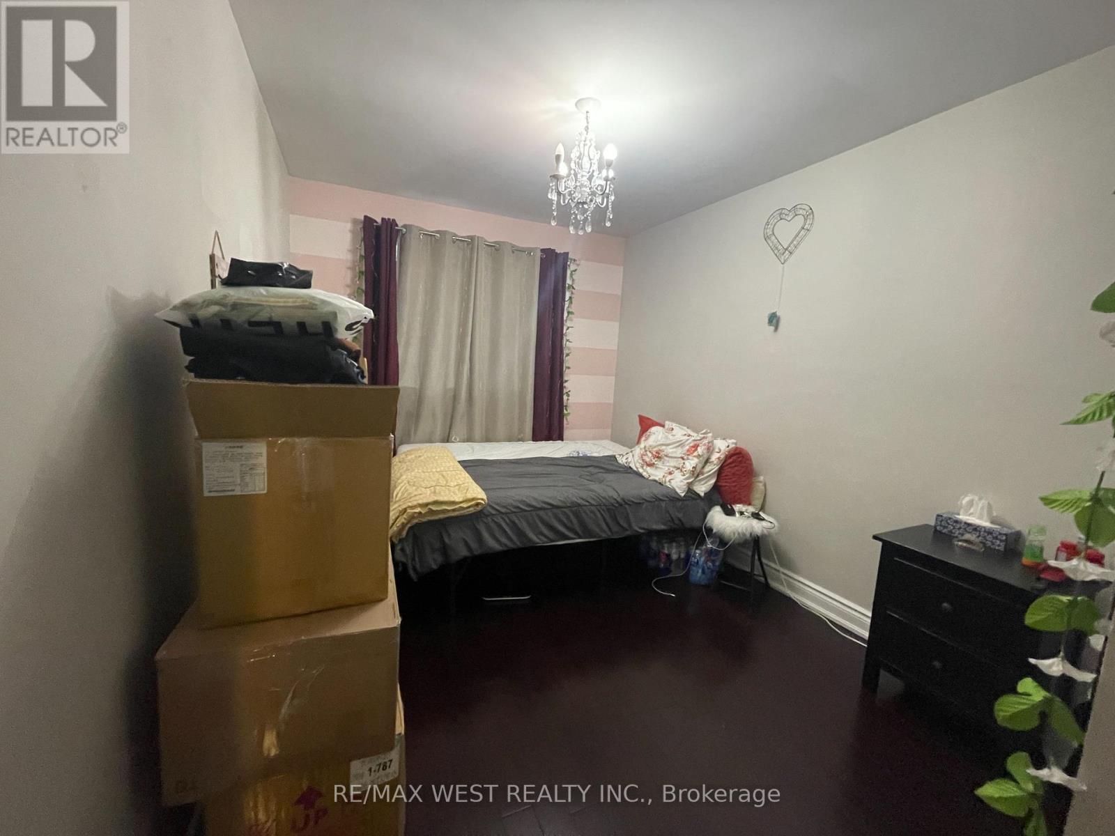 Upper - 25 Coronado Court, Toronto, Ontario  M9M 1S6 - Photo 12 - W13806198