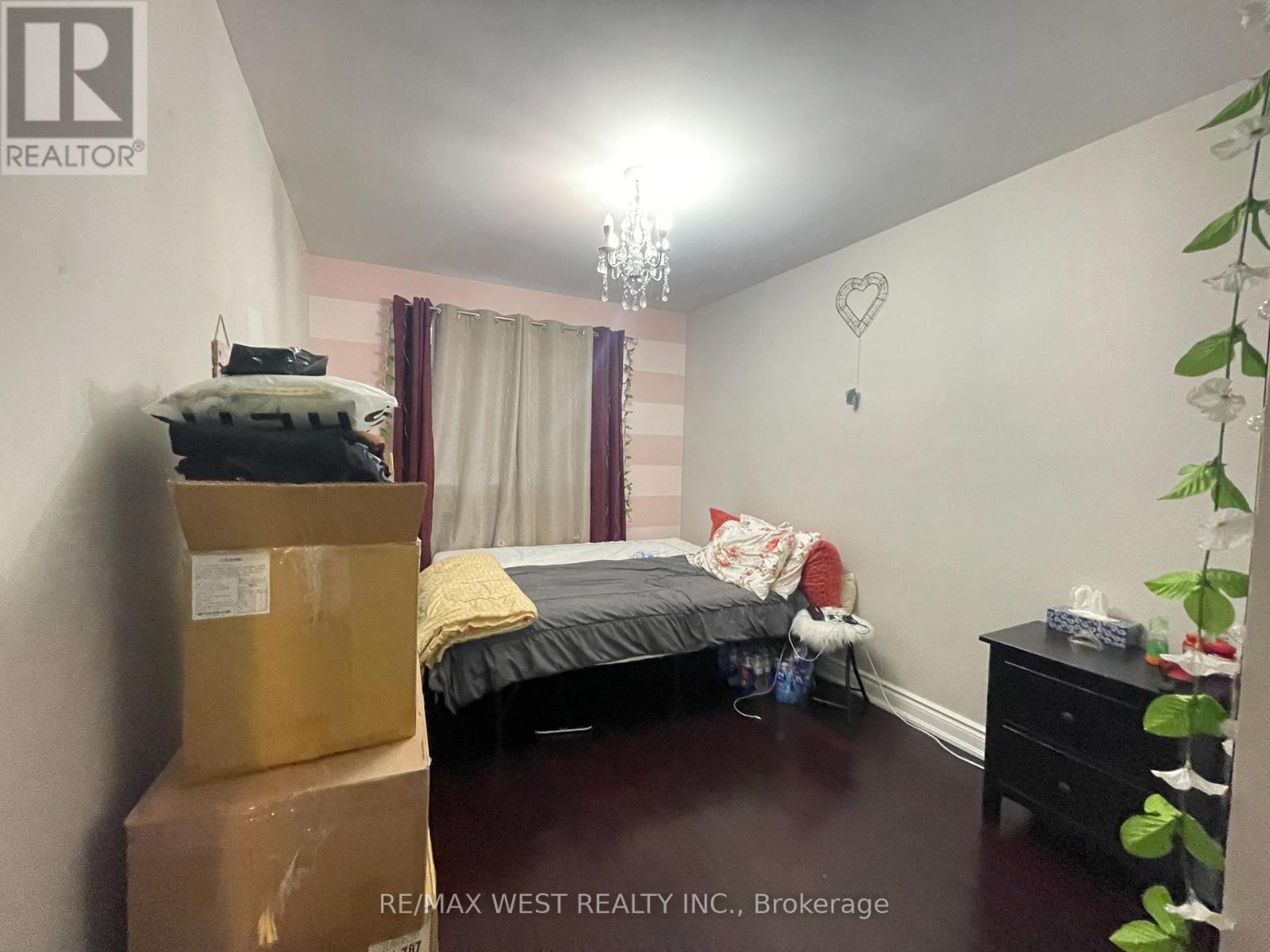 Upper - 25 Coronado Court, Toronto, Ontario  M9M 1S6 - Photo 13 - W13806198