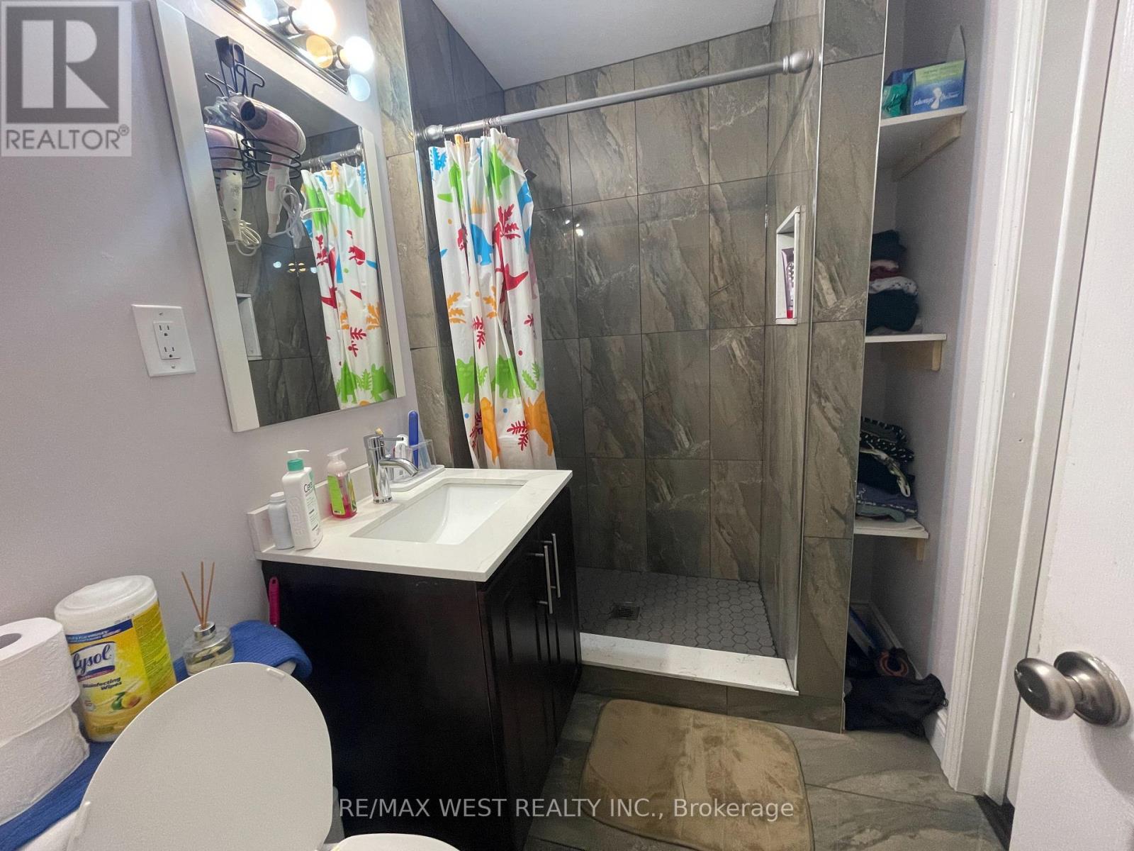 Upper - 25 Coronado Court, Toronto, Ontario  M9M 1S6 - Photo 16 - W13806198