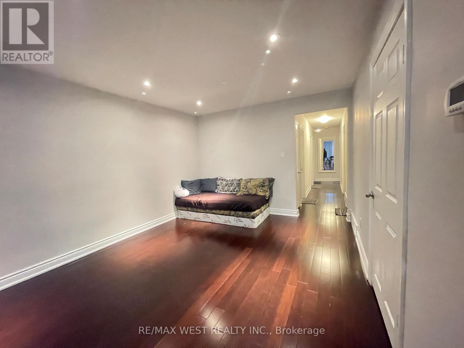 Upper - 25 Coronado Court, Toronto, Ontario  M9M 1S6 - Photo 9 - W13806198
