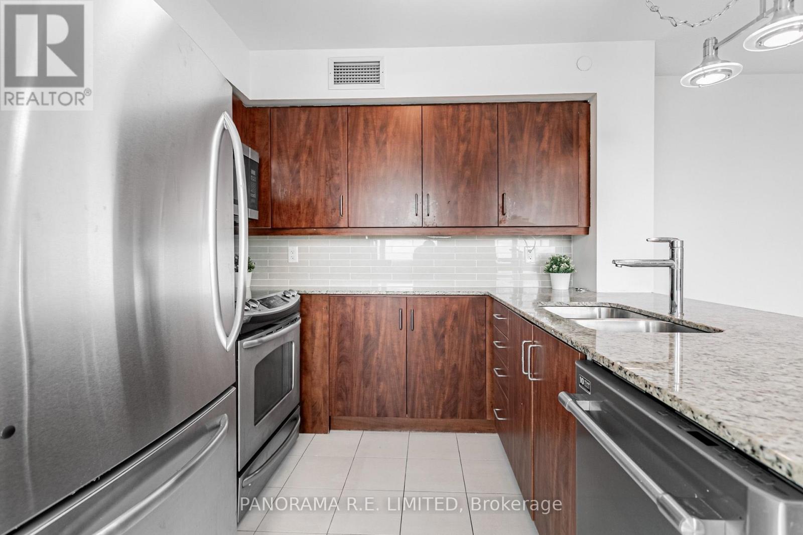 810 - 205 Sherway Gardens Road, Toronto, Ontario  M9C 0A5 - Photo 8 - W13806230