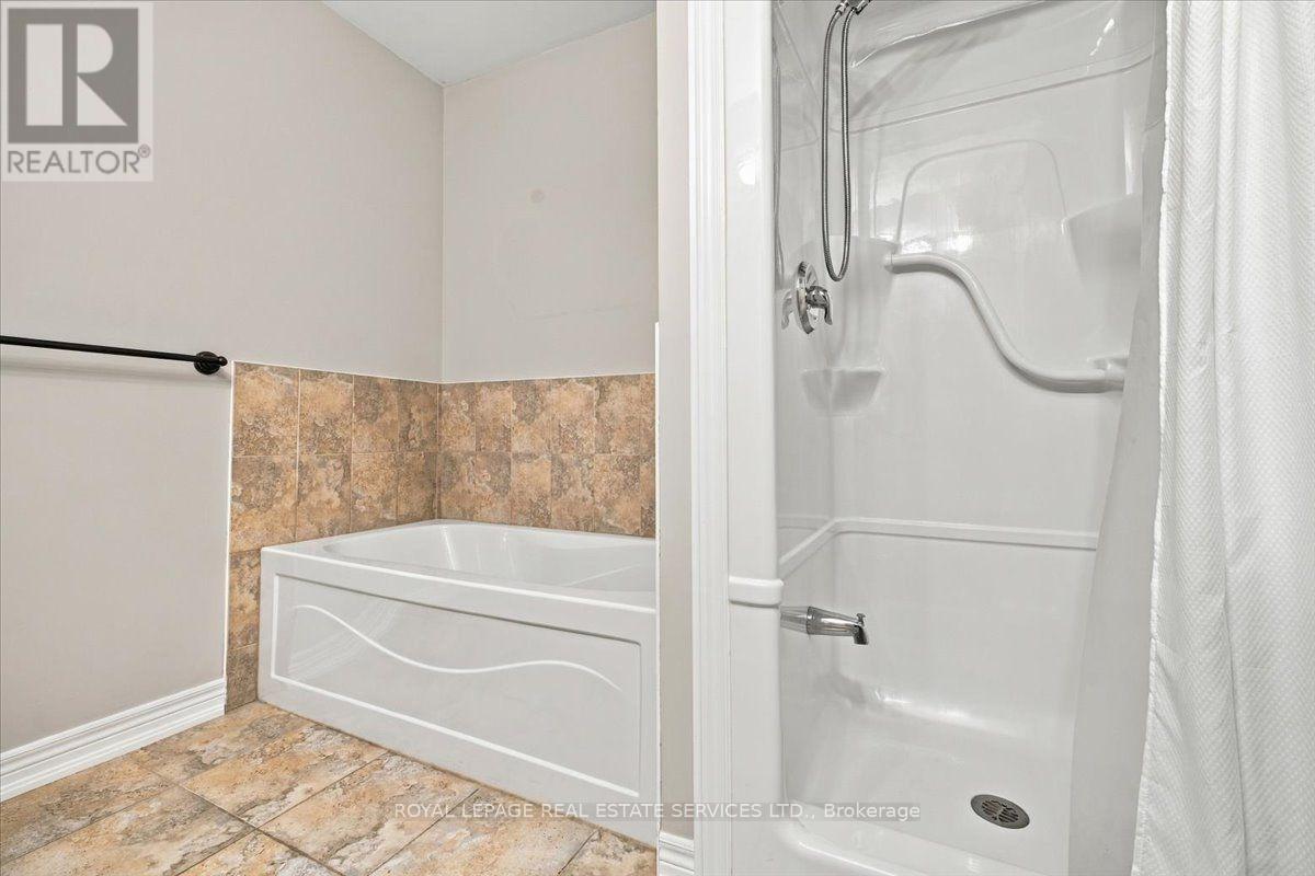 2328 Whistling Springs Crescent, Oakville, Ontario  L6M 0C5 - Photo 13 - W13806262