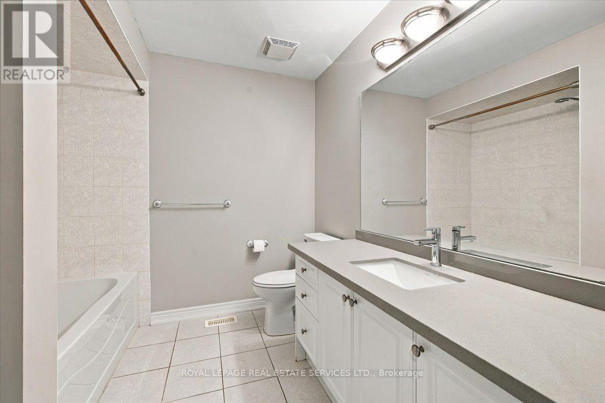 2328 Whistling Springs Crescent, Oakville, Ontario  L6M 0C5 - Photo 18 - W13806262