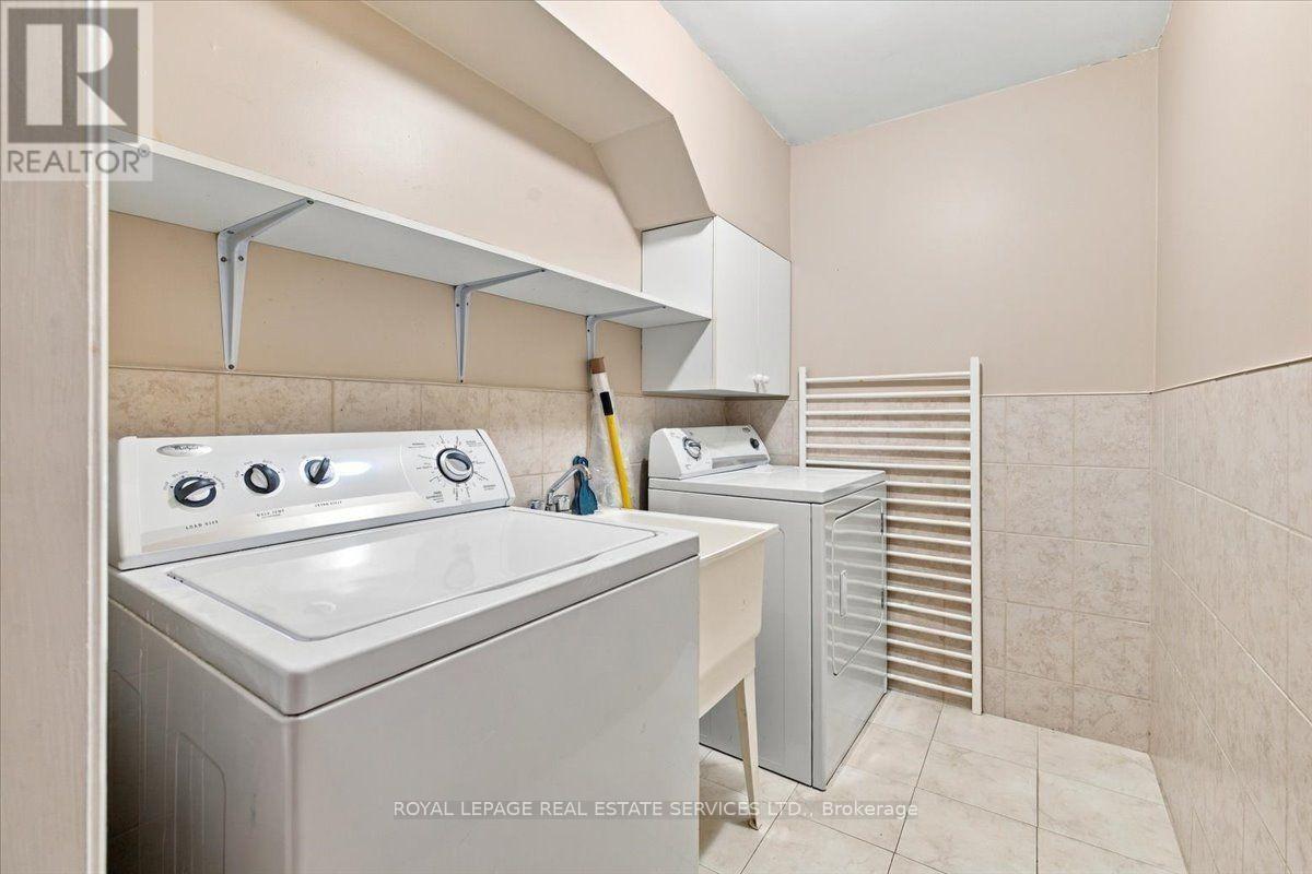 2328 Whistling Springs Crescent, Oakville, Ontario  L6M 0C5 - Photo 23 - W13806262