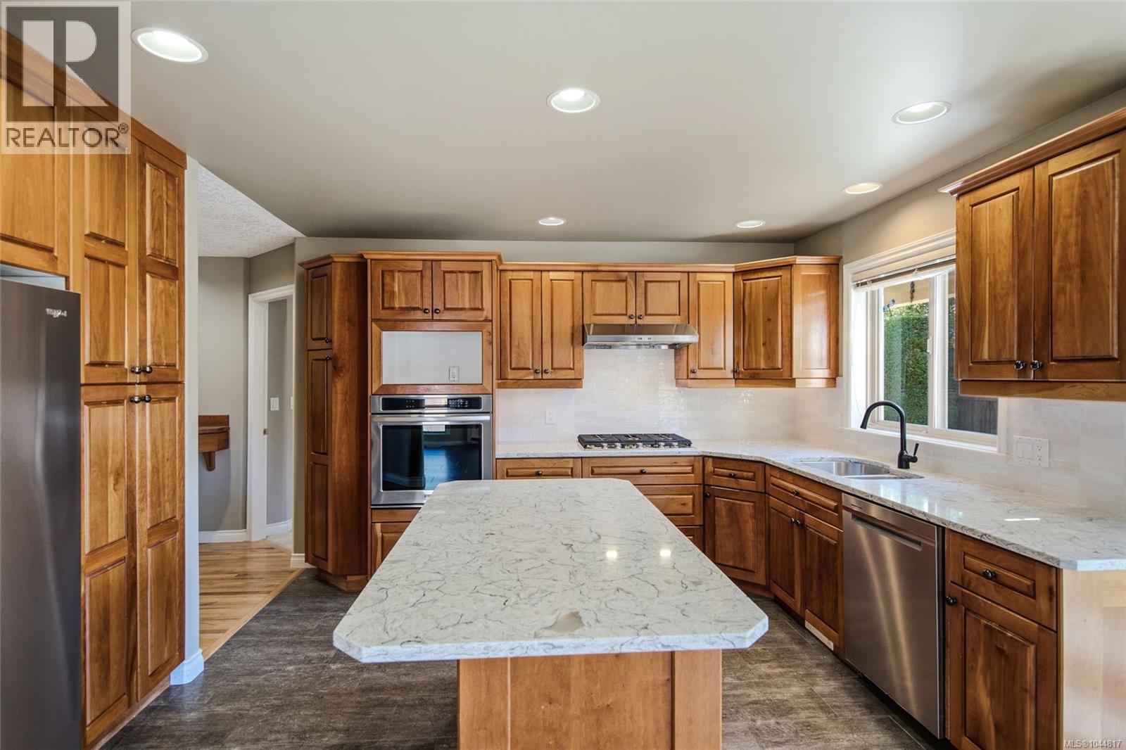 For Sale: 1096 Aery View Way, Parksville, ON | 4 Bed, 3 Bath House for $295,000. See 26 photos!