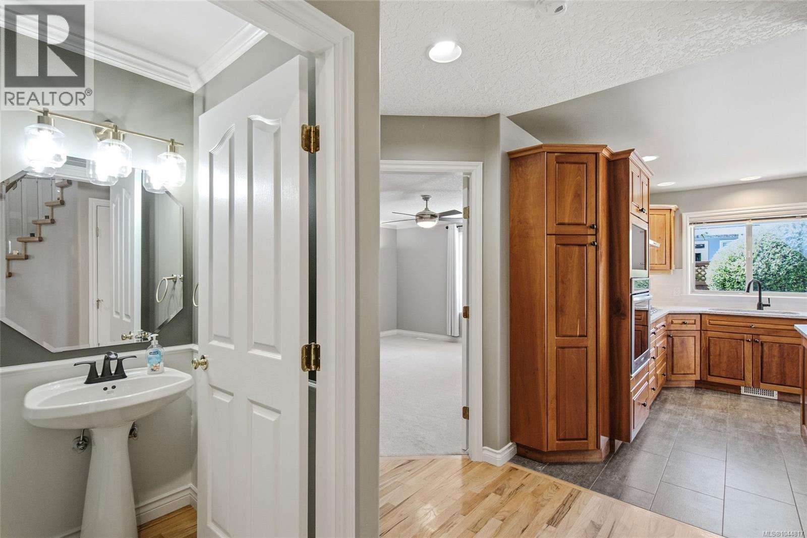 For Sale: 1096 Aery View Way, Parksville, ON | 4 Bed, 3 Bath House for $295,000. See 26 photos!