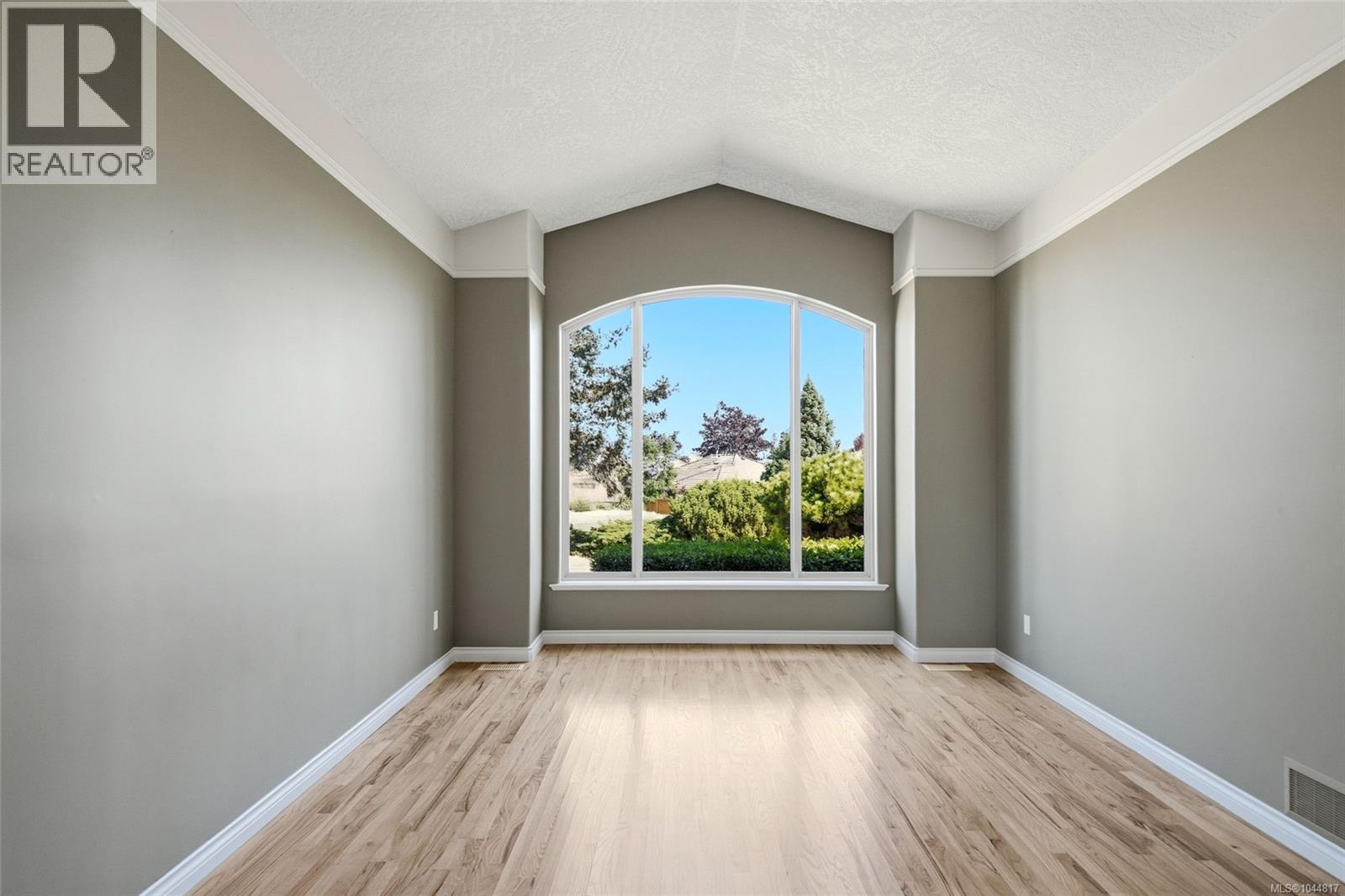 For Sale: 1096 Aery View Way, Parksville, ON | 4 Bed, 3 Bath House for $295,000. See 26 photos!