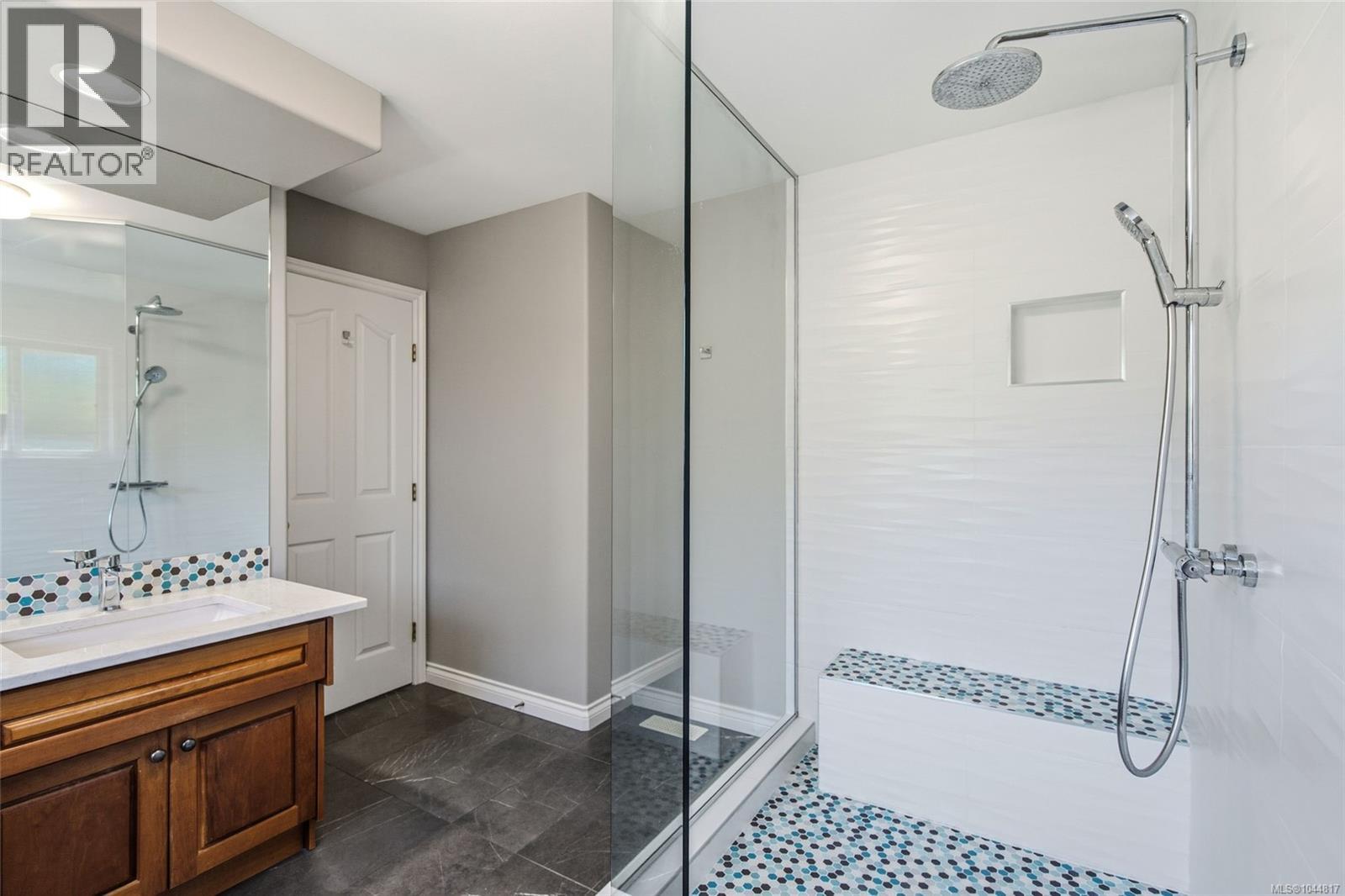 For Sale: 1096 Aery View Way, Parksville, ON | 4 Bed, 3 Bath House for $295,000. See 26 photos!