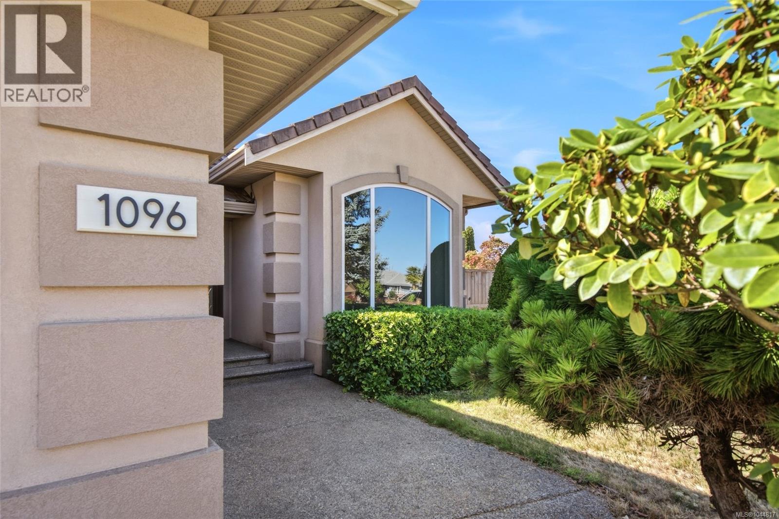 For Sale: 1096 Aery View Way, Parksville, ON | 4 Bed, 3 Bath House for $295,000. See 26 photos!
