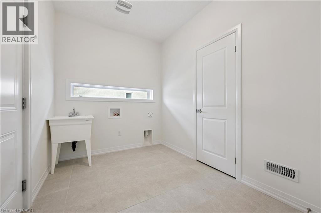451 Benninger Street, Kitchener, Ontario  N2E 0J8 - Photo 31 - 40856441
