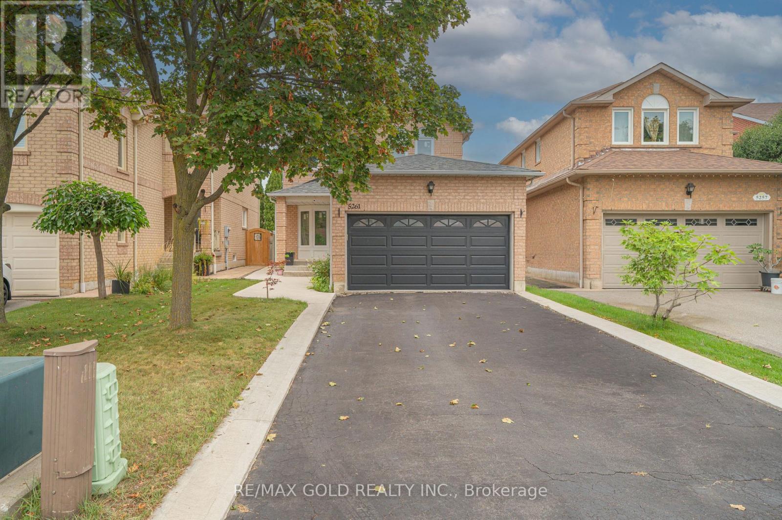 5261 River Forest Court, Mississauga, Ontario  L5V 2C7 - Photo 2 - W13804406