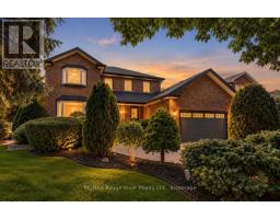 7 LYNDHURST CRESCENT, Whitby, Ontario