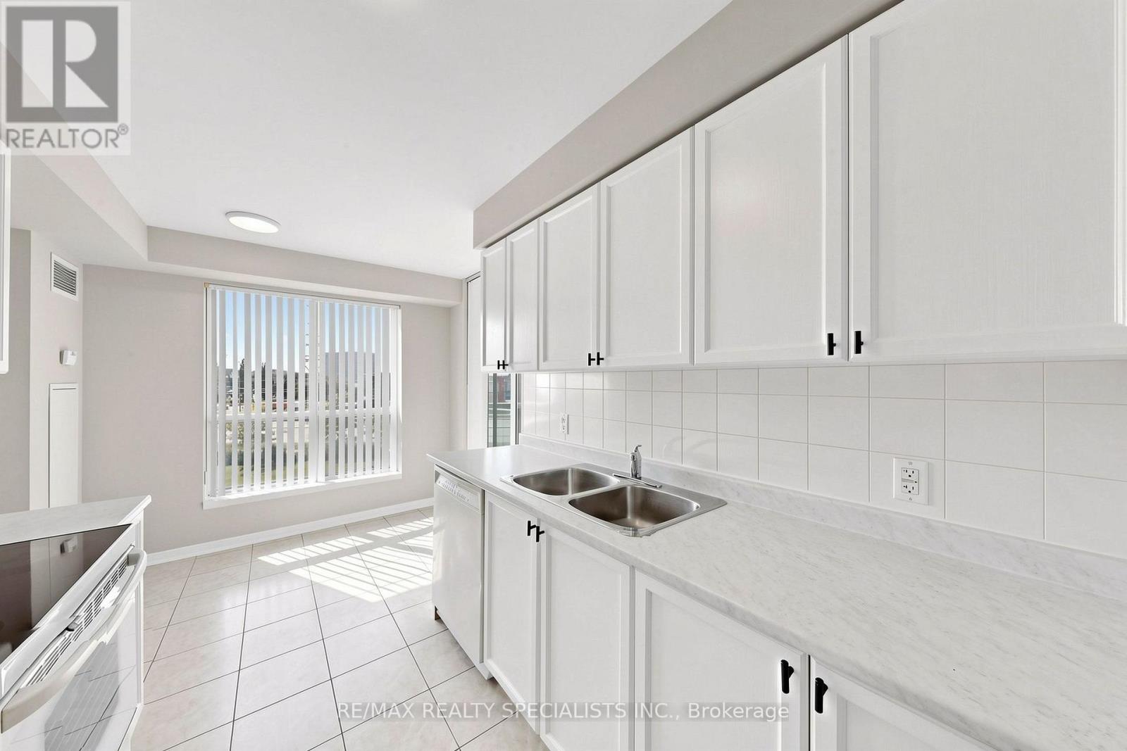303 - 4879 Kimbermount Avenue, Mississauga, Ontario  L5M 7R8 - Photo 13 - W13635396