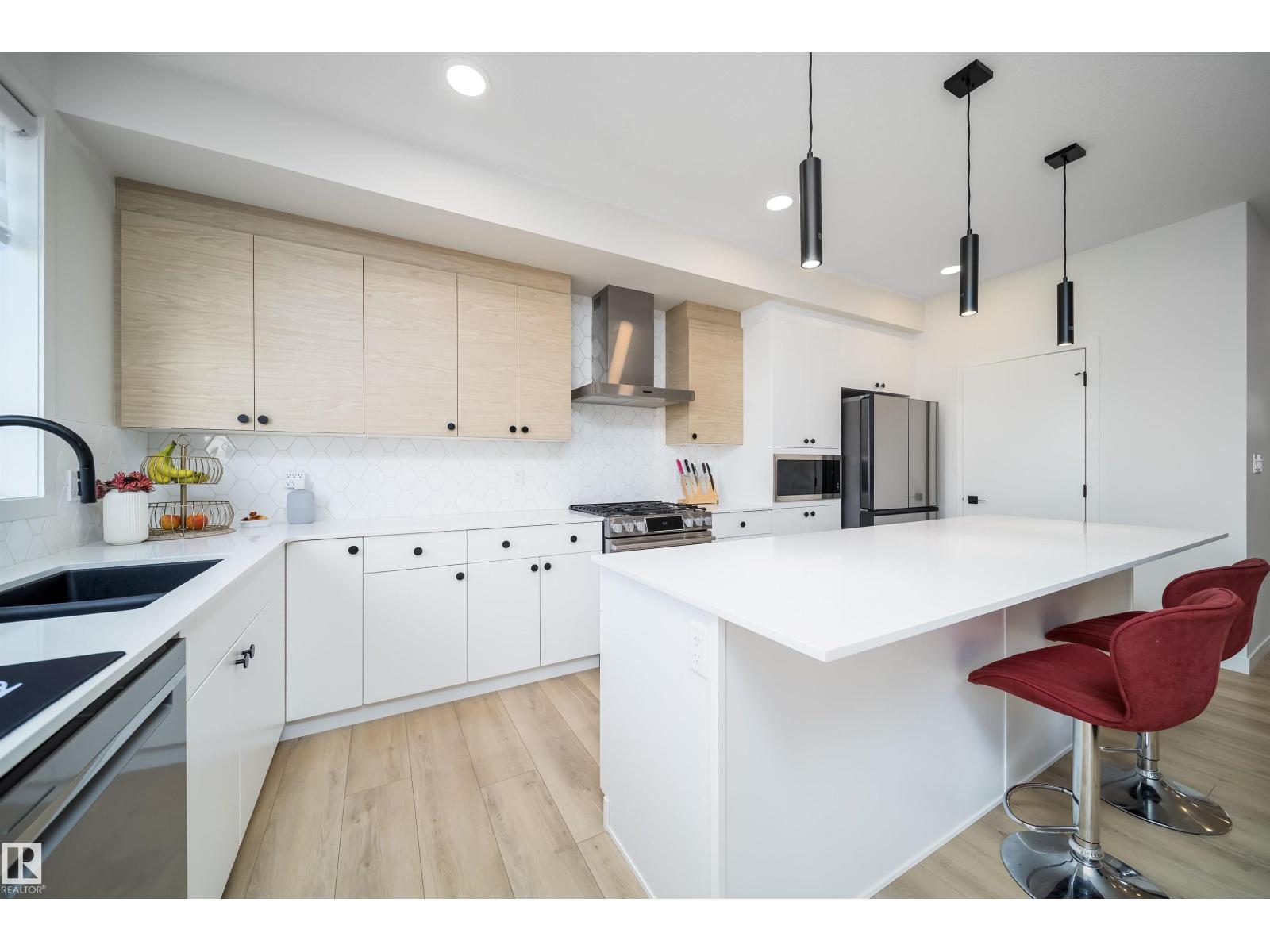 15844 25 AV SW
