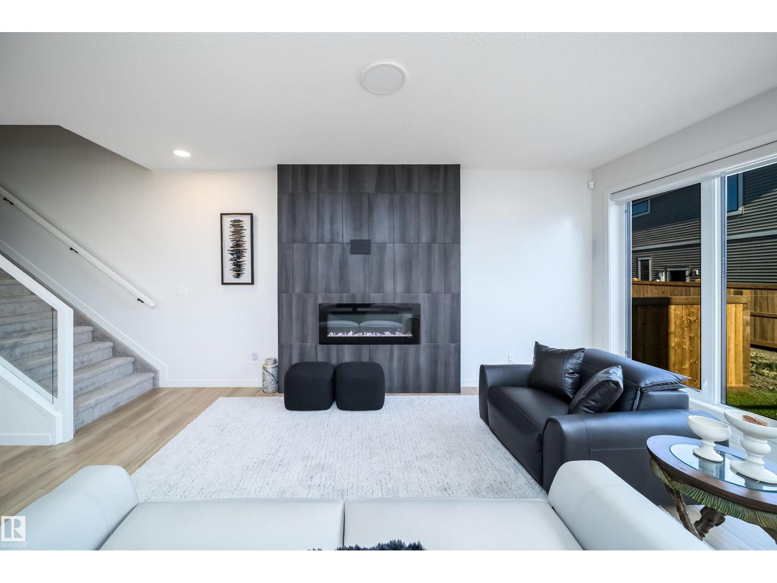 15844 25 AV SW