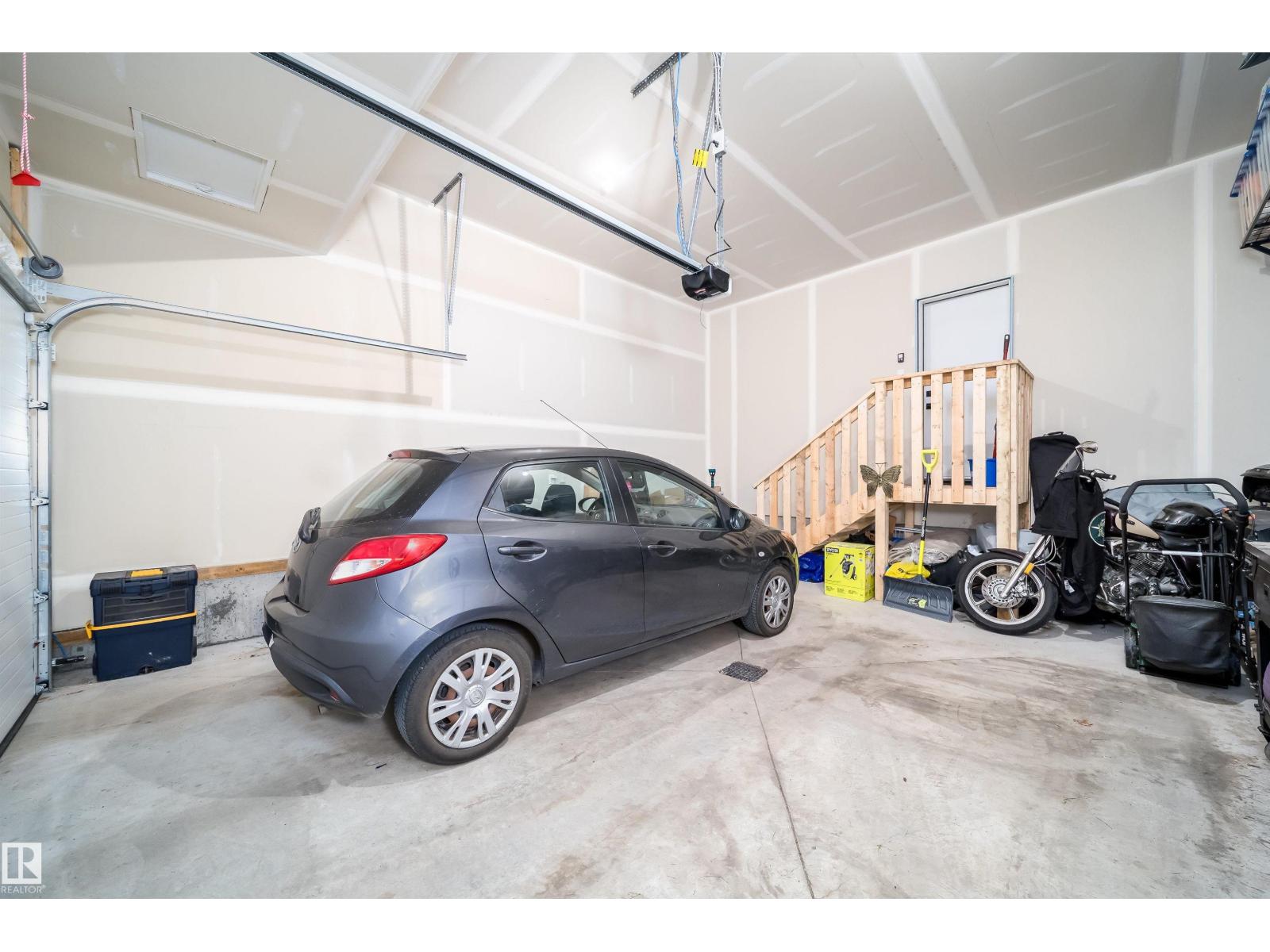 15844 25 AV SW