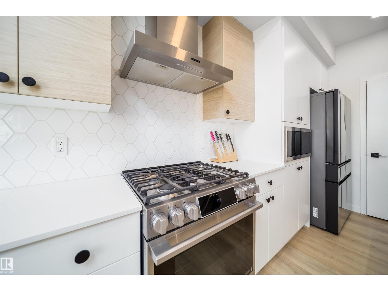 15844 25 AV SW