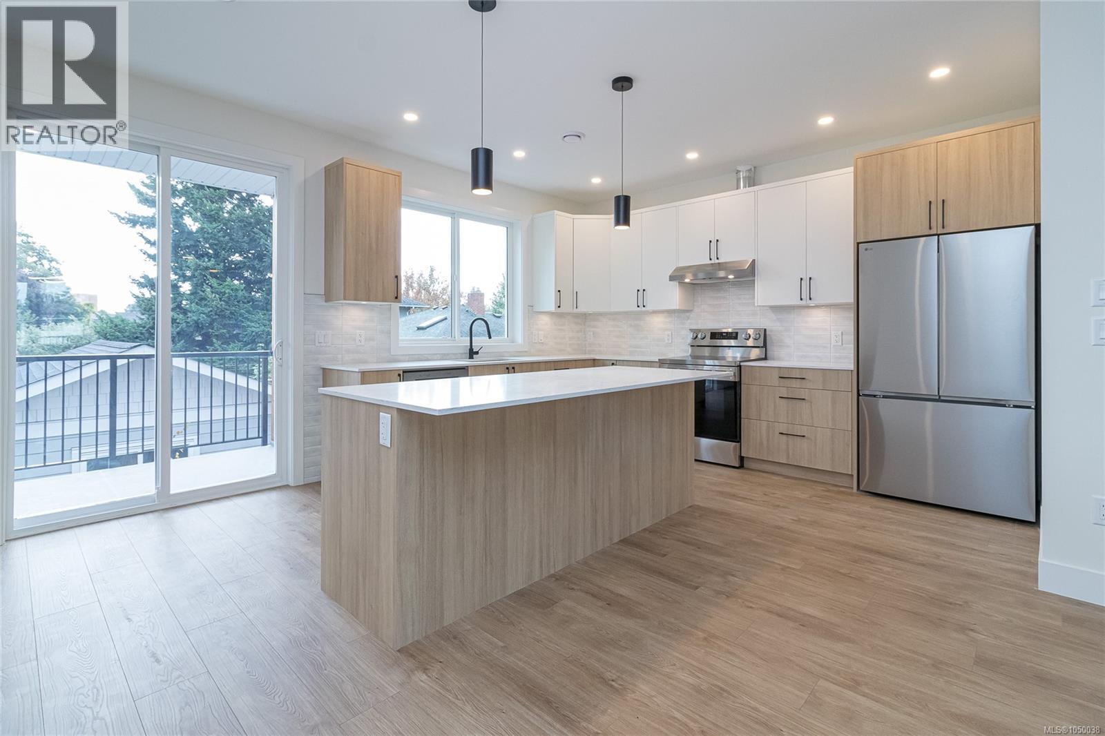 A 2235 Shelbourne St, Victoria, British Columbia  V8R 4L2 - Photo 10 - 1050038