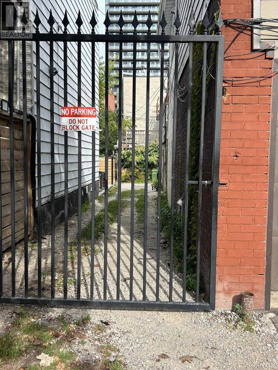 Upper - 1226 King Street W, Toronto, Ontario  M6K 1G4 - Photo 20 - W13806320