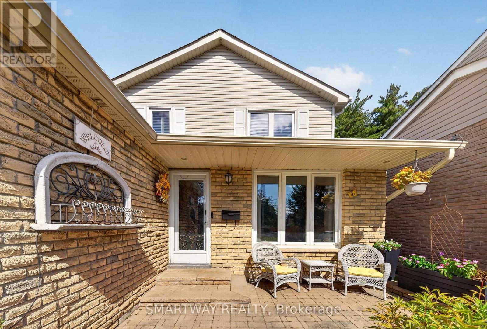 102 Rawling Crescent, Brampton, Ontario  L6Z 1N8 - Photo 2 - W13806334