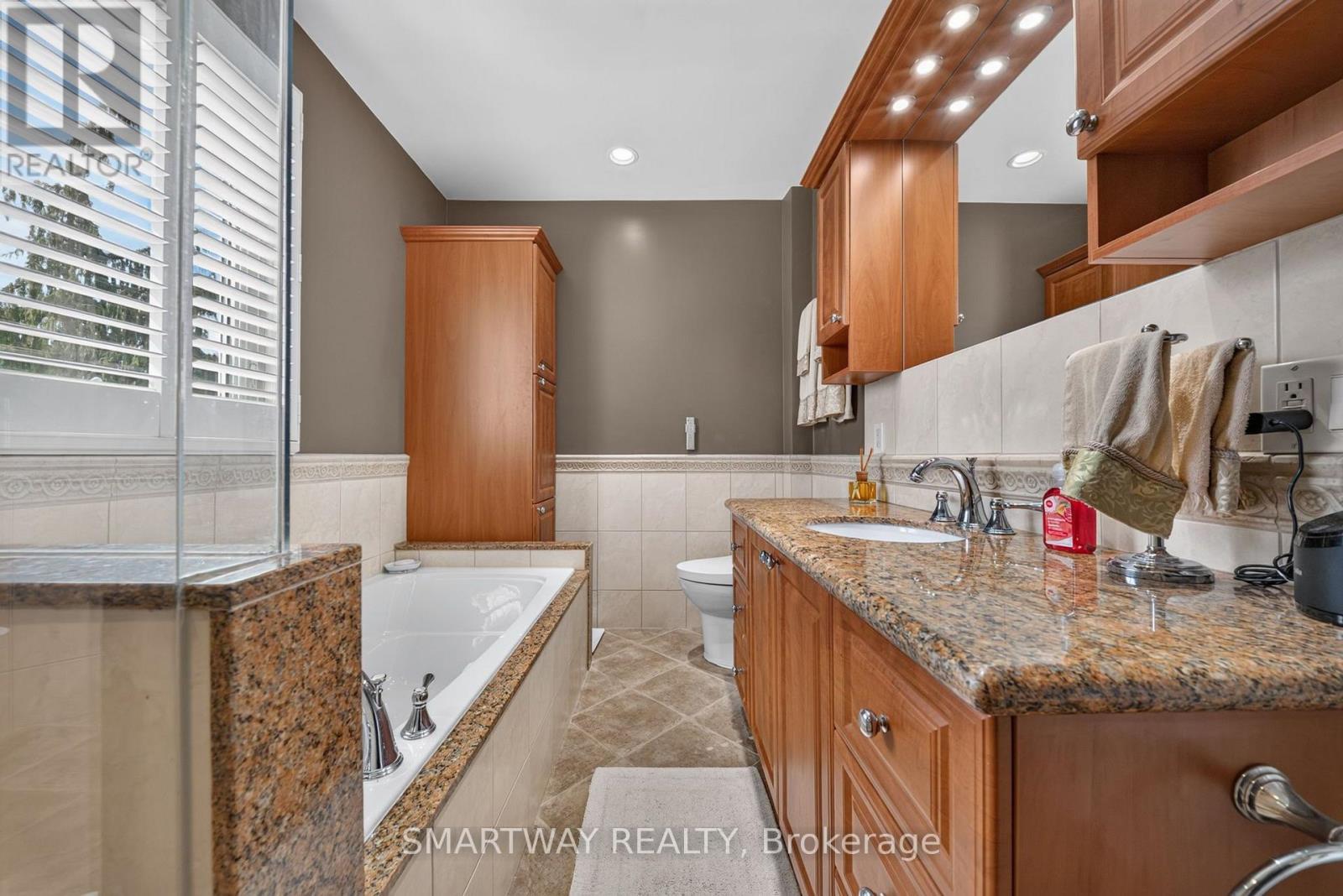 102 Rawling Crescent, Brampton, Ontario  L6Z 1N8 - Photo 30 - W13806334