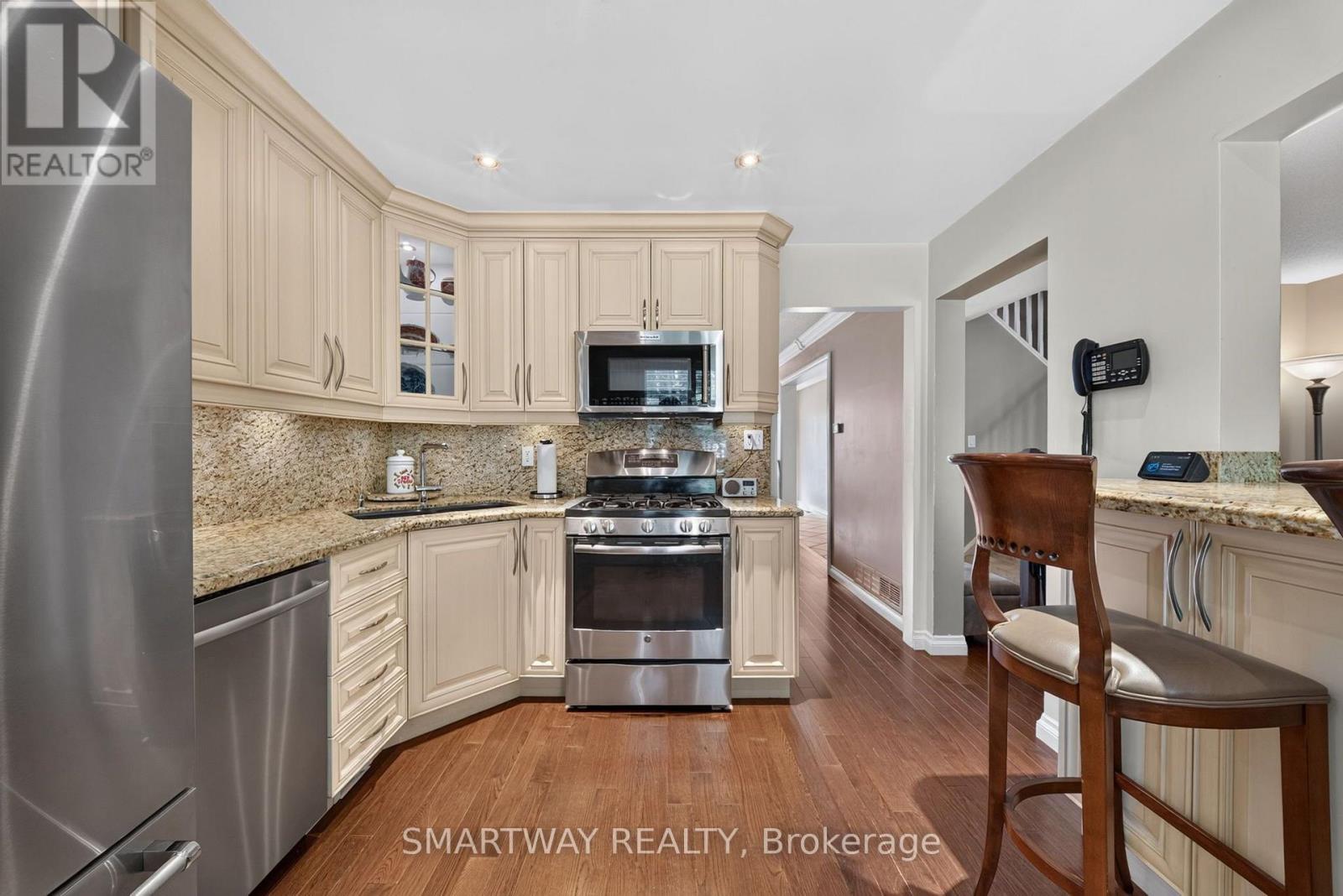 102 Rawling Crescent, Brampton, Ontario  L6Z 1N8 - Photo 8 - W13806334