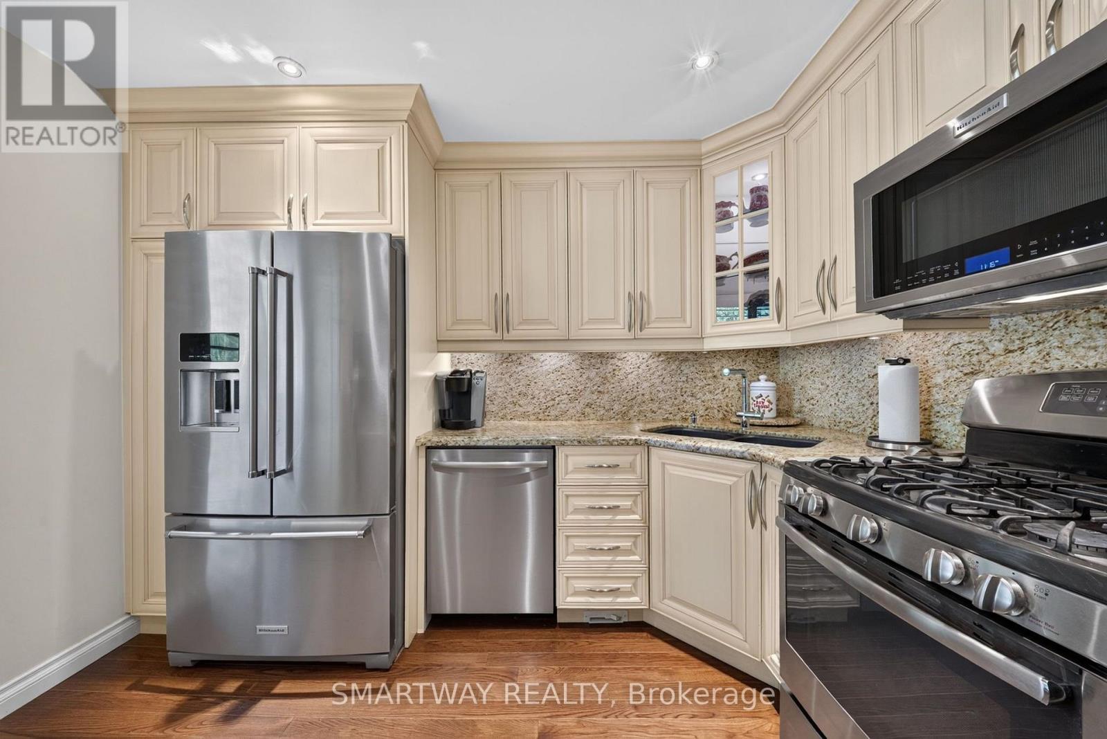 102 Rawling Crescent, Brampton, Ontario  L6Z 1N8 - Photo 9 - W13806334
