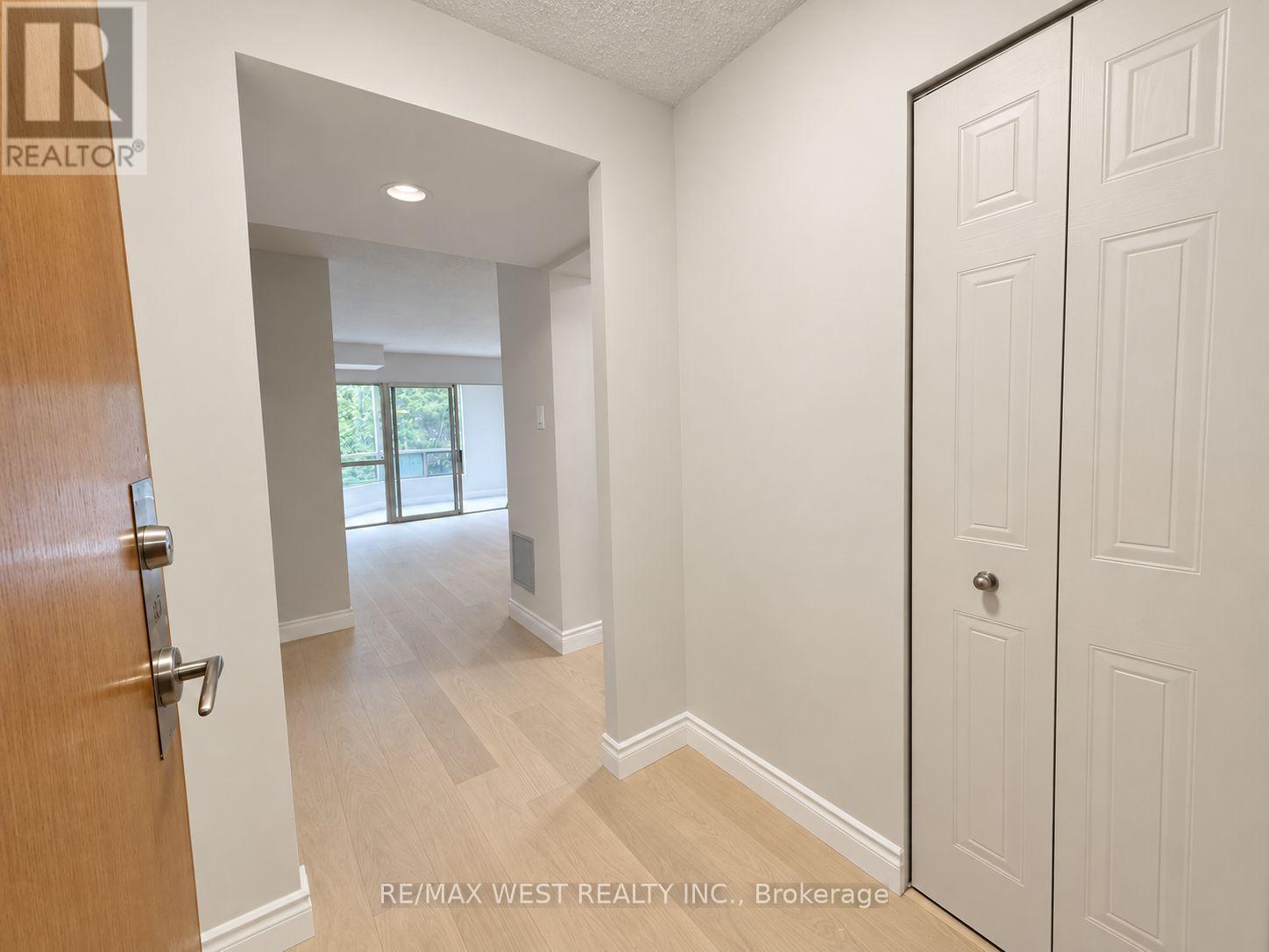 305n - 3 Hickory Tree Road, Toronto, Ontario  M9N 3W5 - Photo 2 - W13806348