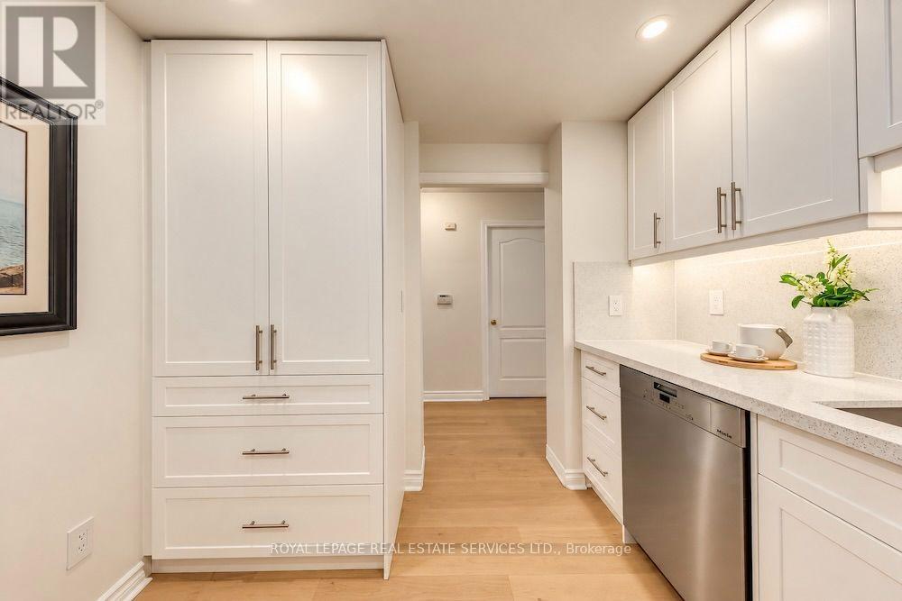 403 - 1 Ripley Avenue, Toronto, Ontario  M6S 4Z6 - Photo 14 - W13806352