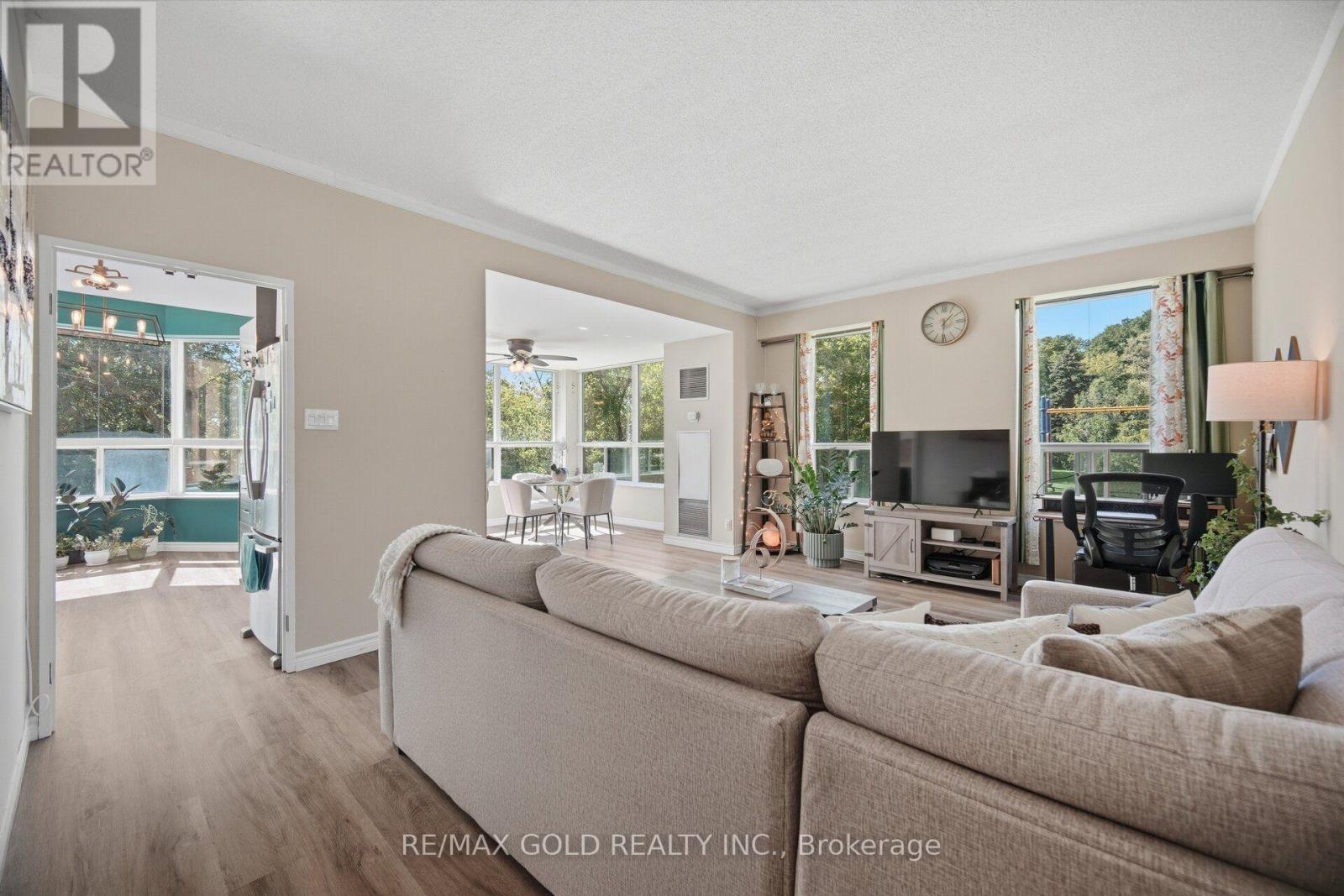 112 - 6 HUMBERLINE DRIVE, Toronto, Ontario