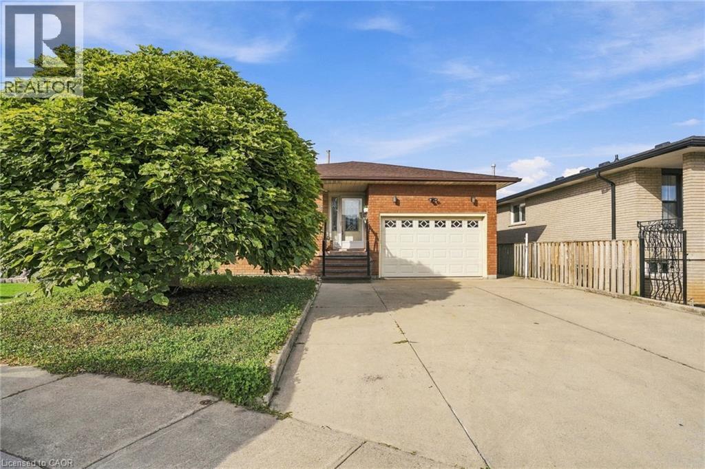 42 Lasila Court, Hamilton, Ontario  L9C 7B6 - Photo 4 - 40864763