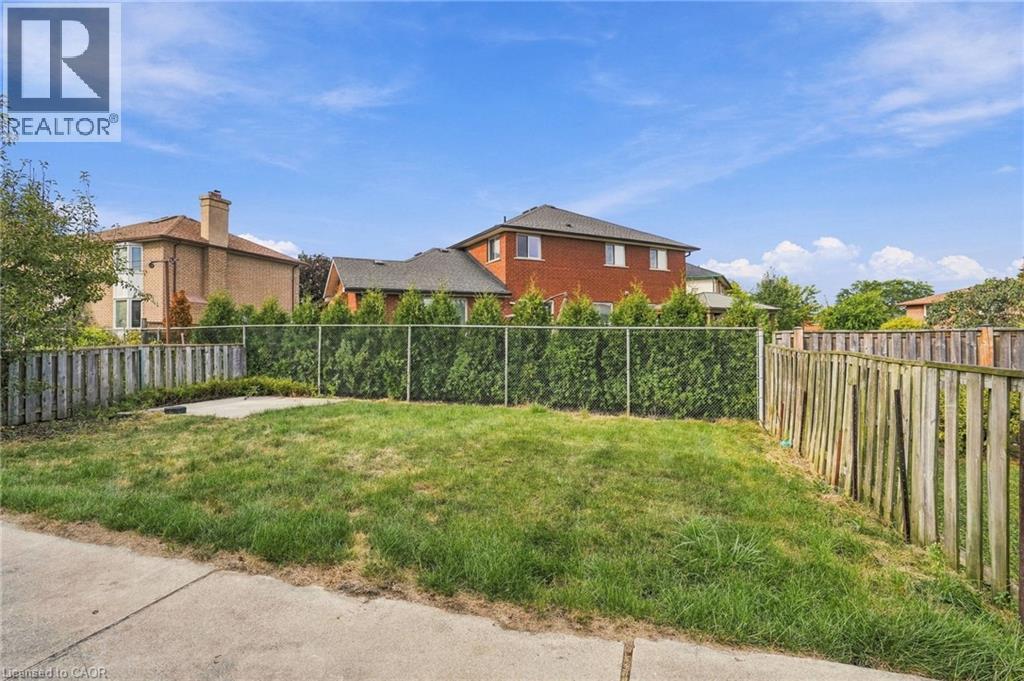 42 Lasila Court, Hamilton, Ontario  L9C 7B6 - Photo 45 - 40864763