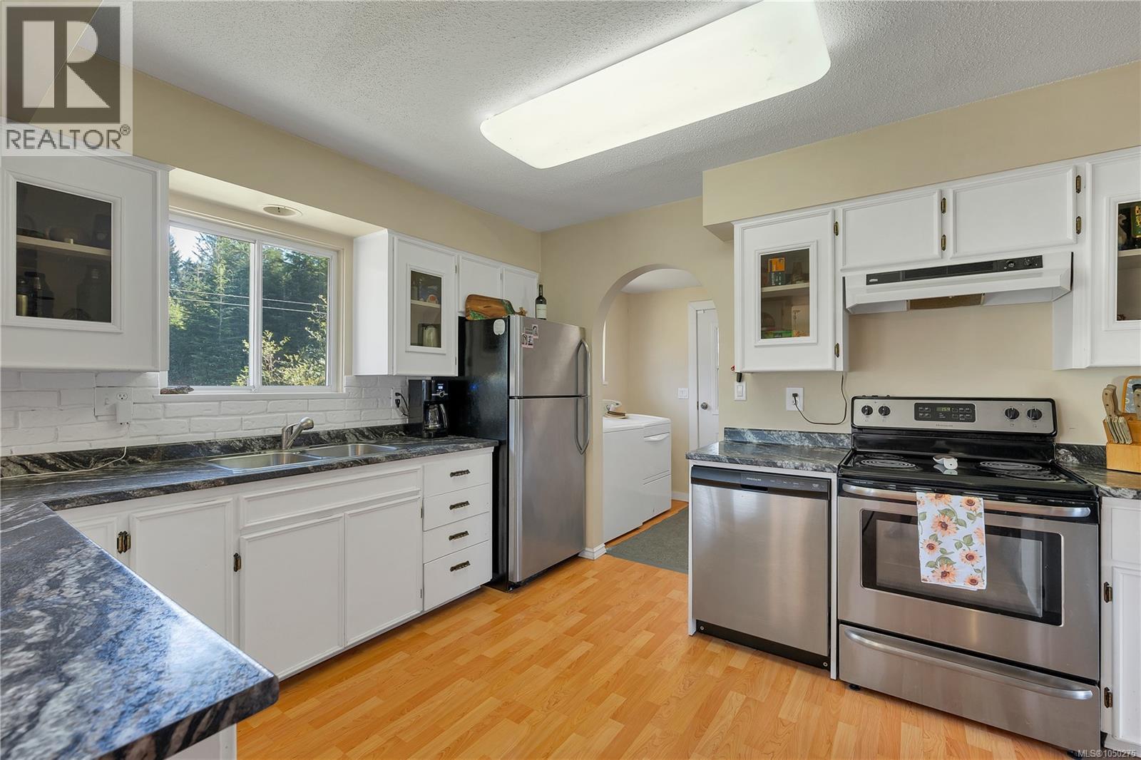 556 Coal Harbour Rd, Port Hardy, British Columbia  V0N 1K0 - Photo 3 - 1050275