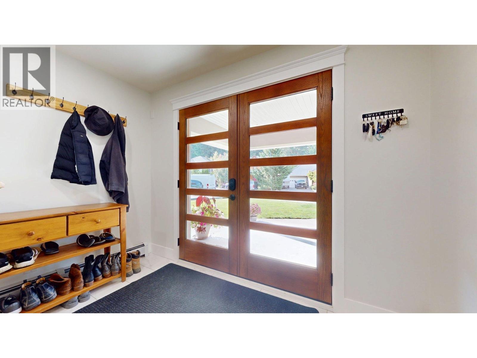 2015 Balsam Way, Squamish, British Columbia  V8B 0W1 - Photo 2 - R3164691