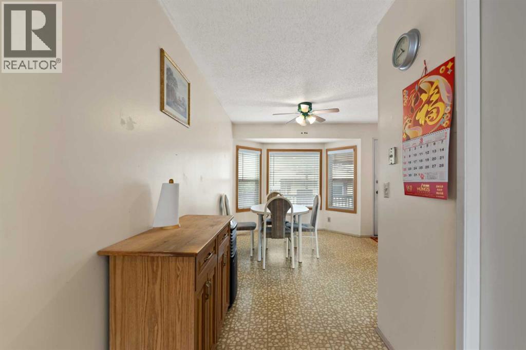 224 Berwick Way Nw, Calgary, Alberta  T3K 1C1 - Photo 8 - A2338257